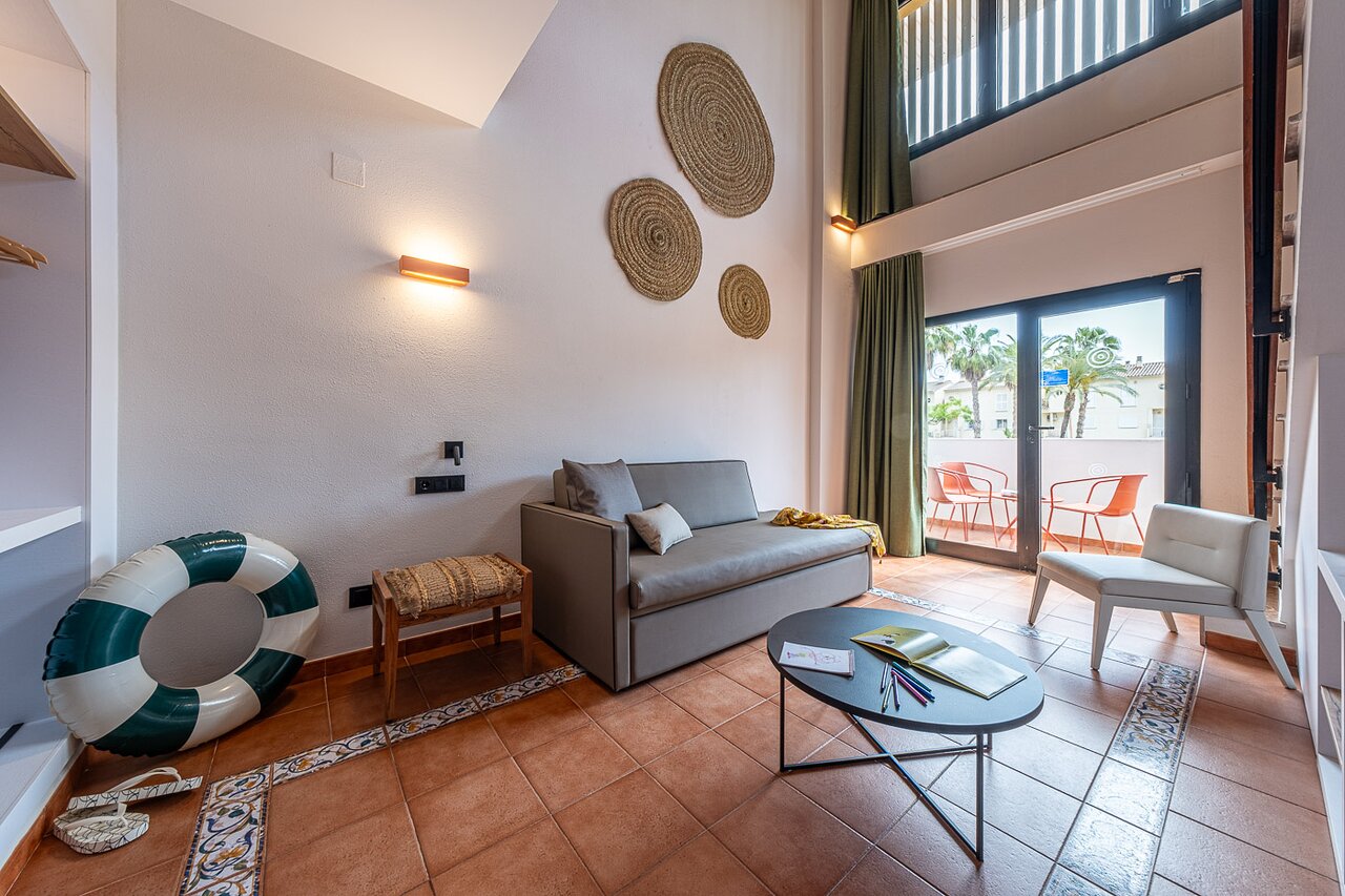 Estival Park Marena plašs ģimenes numurs ar atpūtas zonu un piekļuvi balkonam.