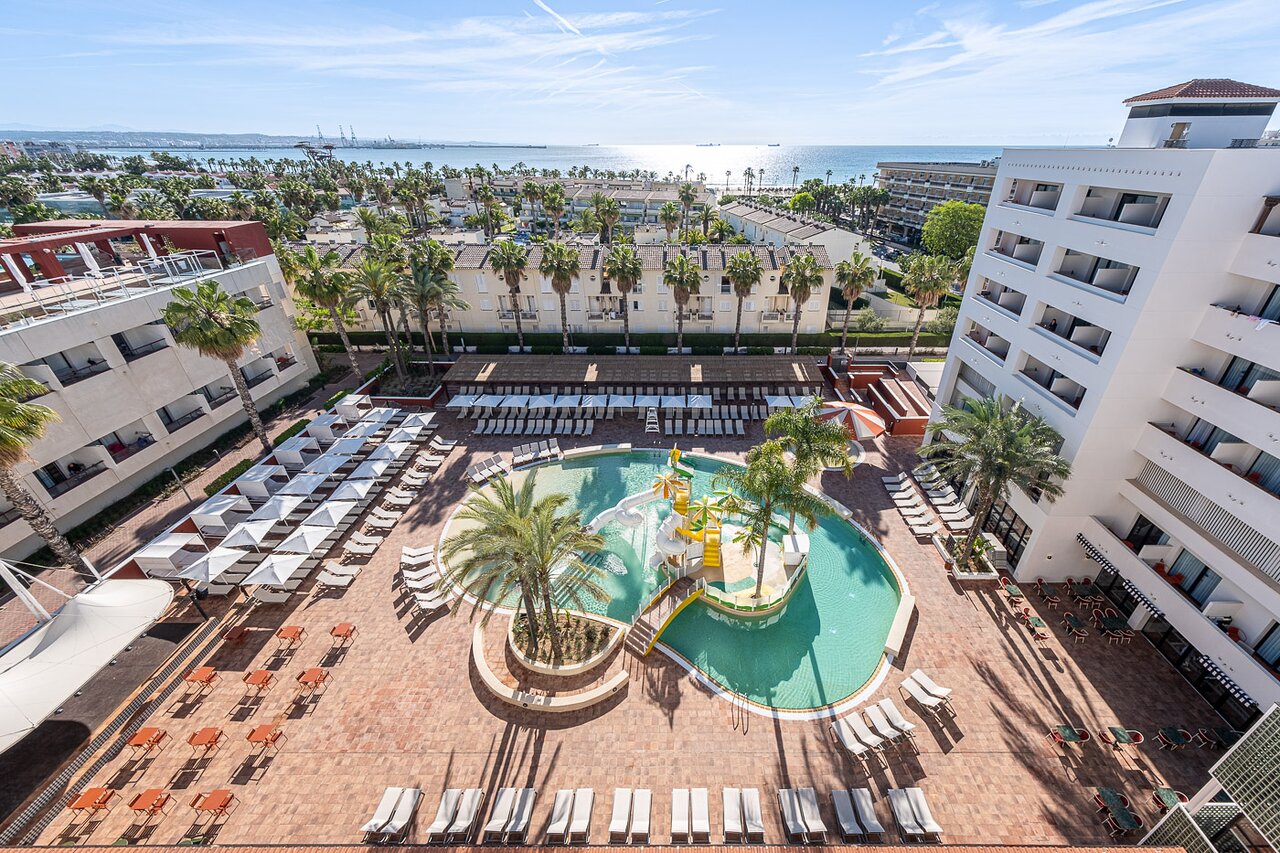 Estival Park Marena baseina komplekss ar ūdens slidkalniņiem un skatu uz jūru