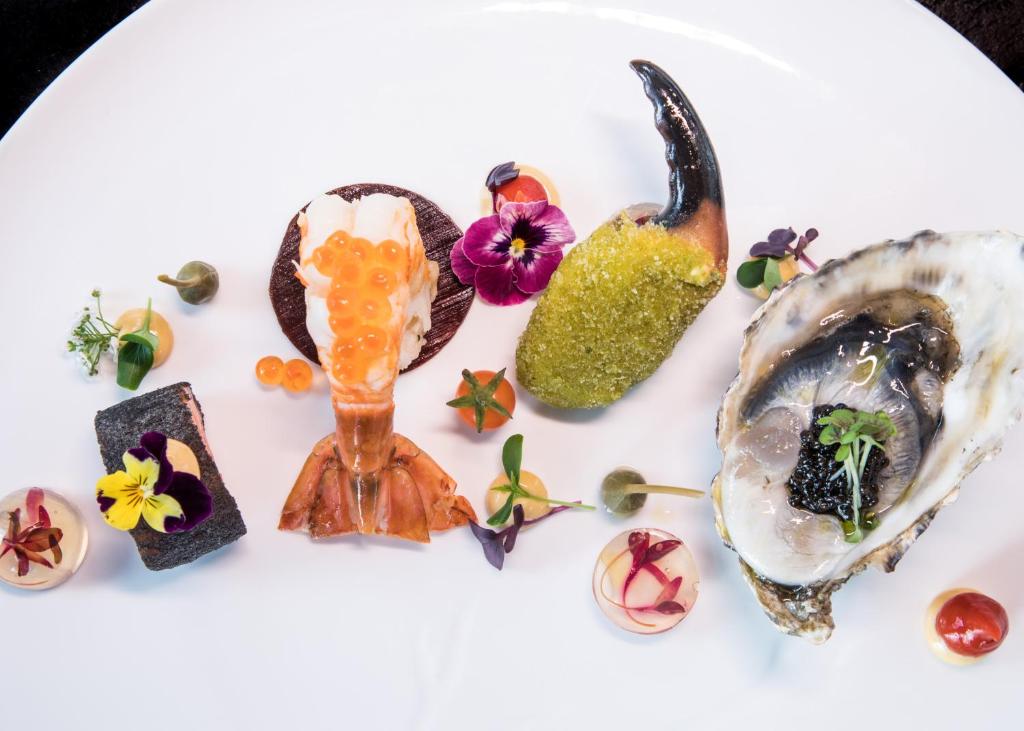 Seasense Boutique Hotel & Spa izsmalcināts jūras velšu ēdiens.