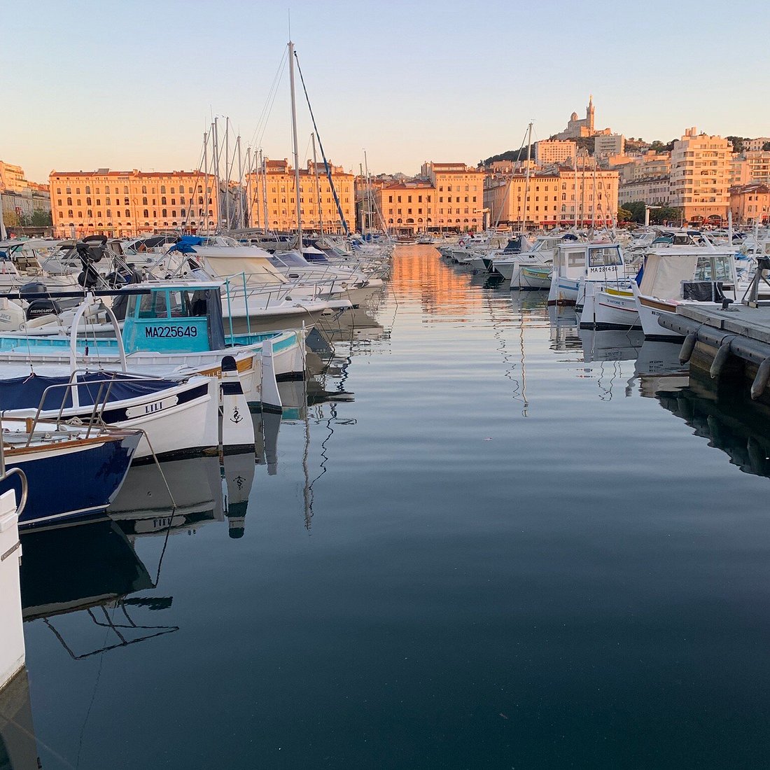 Vecais osta Marseļā - burvīgas laivas un panorāmas skats Karību jūras kruīzā