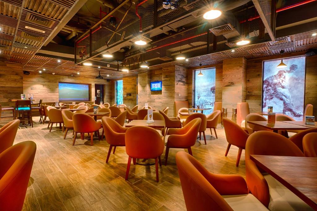 Citymax Bur Dubai modern lounge area with cozy seating