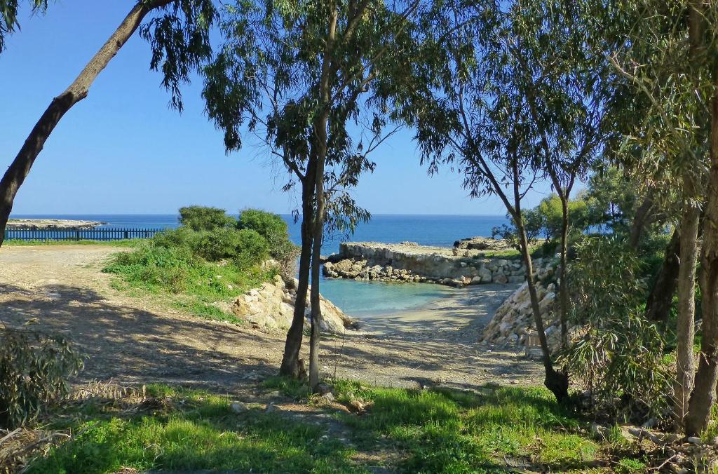 Klusā pludmale pie Sunrise Jade piekrastē.