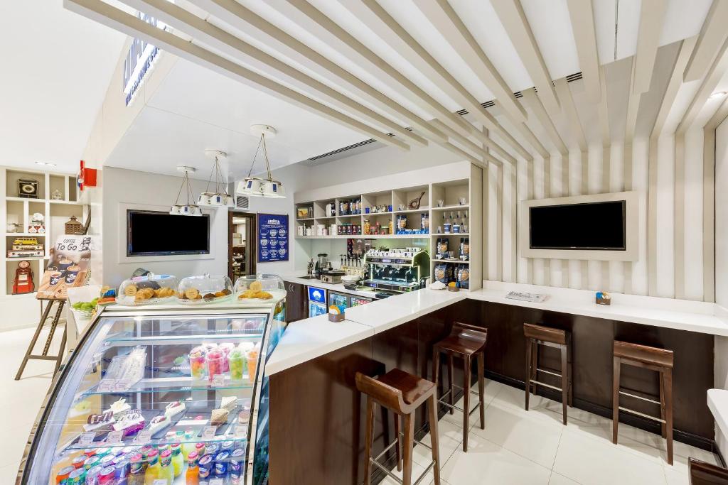 Citymax al Barsha kafejnīca ar modernu interjeru