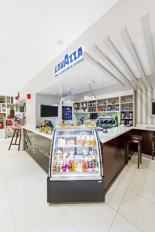 Citymax al Barsha kafejnīca ar Lavazza kafijas stendu