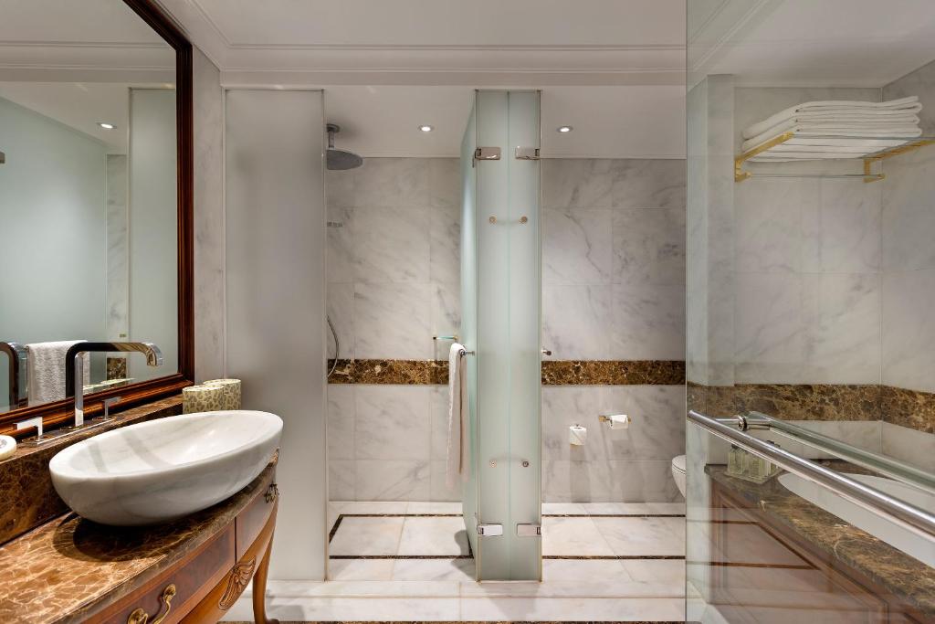Marmora un stikla vannas istaba Titanic Mardan Palace