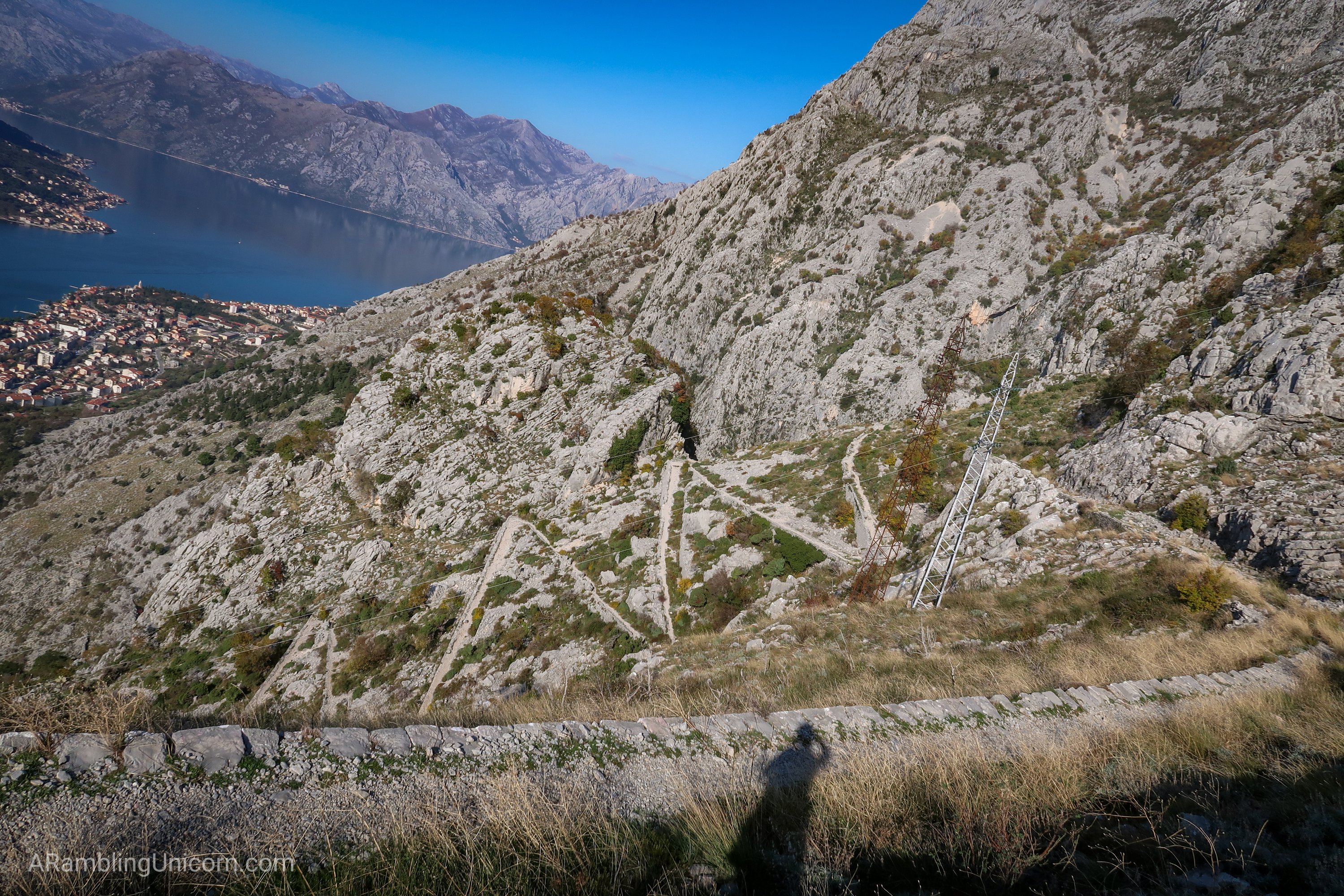 Trekinga takas uz Svētā Jāņa cietoksni Kotorā – gleznaini skati Vanilla Travel kruīzā