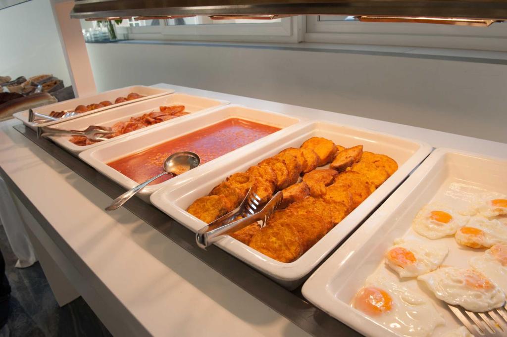 Brokastu bufete Amour Holiday Resort viesnīcā