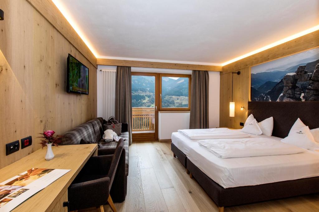 Mūsdienīgs un ērts numurs ar koka apdari, televizoru un lielisku skatu uz kalniem. Numurā ir divas gultas, dīvāns un balkons, kas nodrošina relaksējošu atmosfēru.