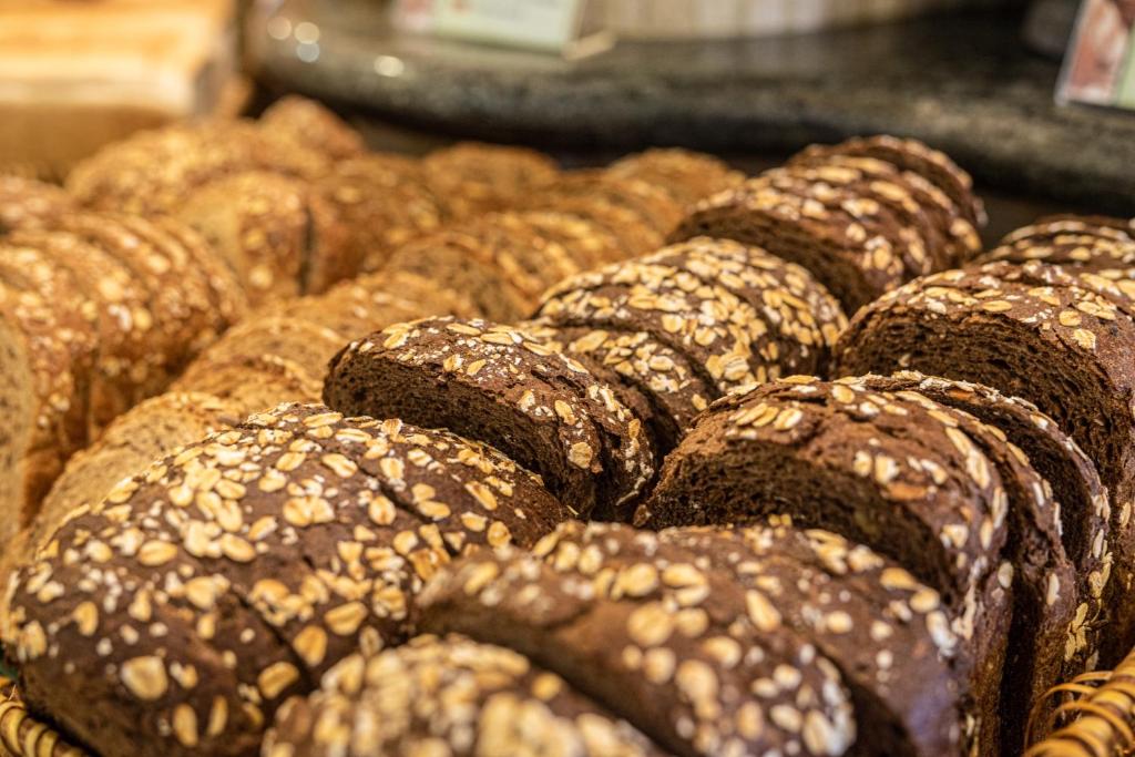 Svaiga maize Hotel IPV Palace & Spa brokastu bufetē