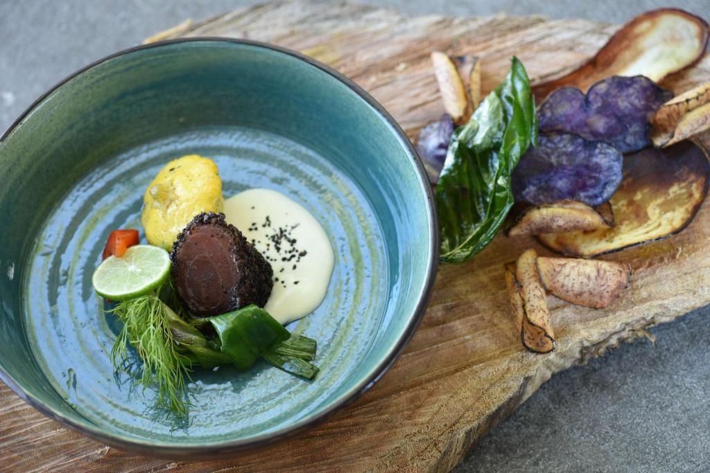 Maltīte ar gaļas gabaliņiem un dārzeņiem, Radisson Blu Poste Lafayette Resort & SPA.