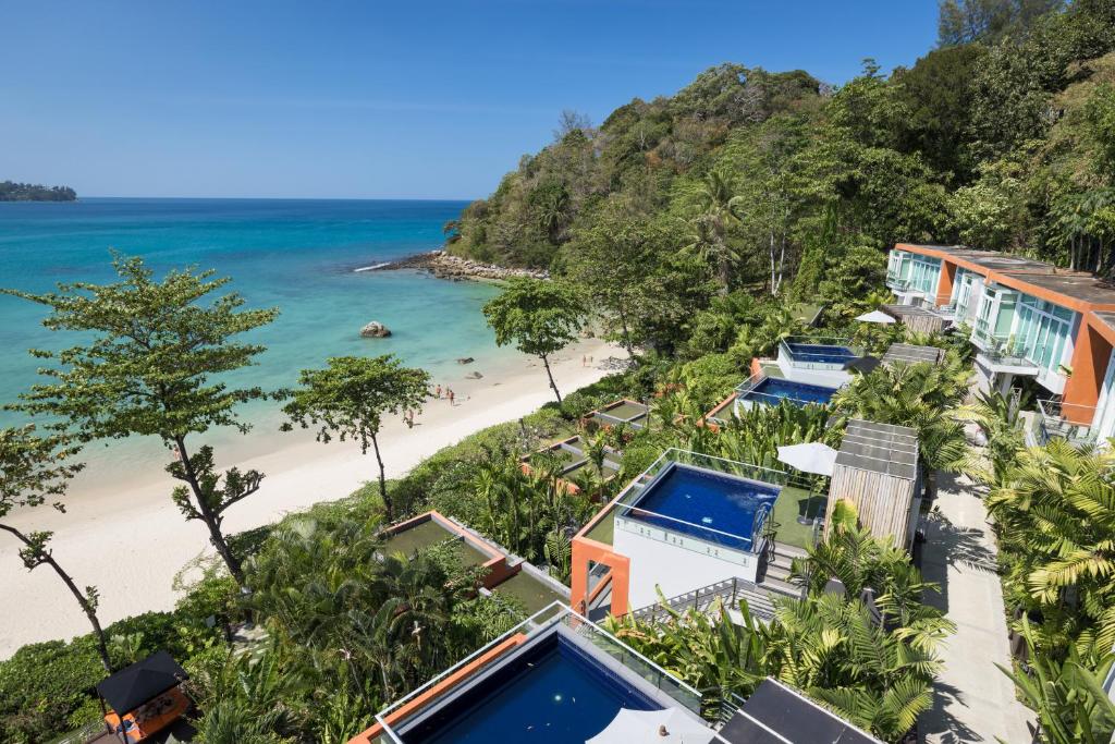 Novotel Phuket Kamala Beach piekrastes villas ar privātiem baseiniem.