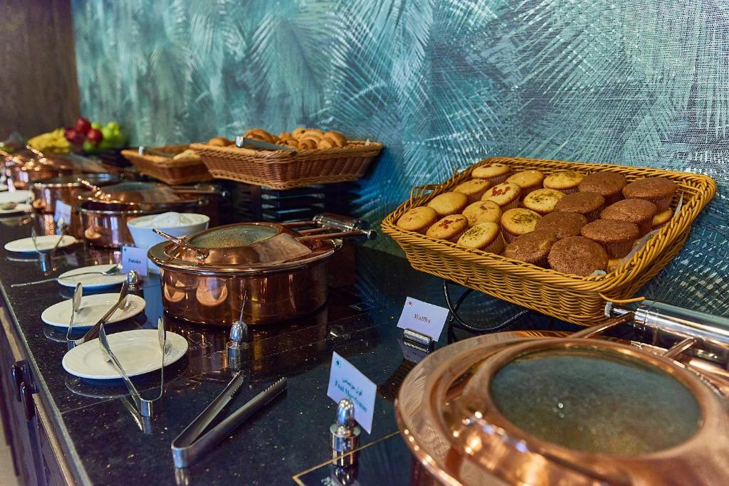 Rose Park Hotel Al Barsha bufete brokastis ar gardumiem.