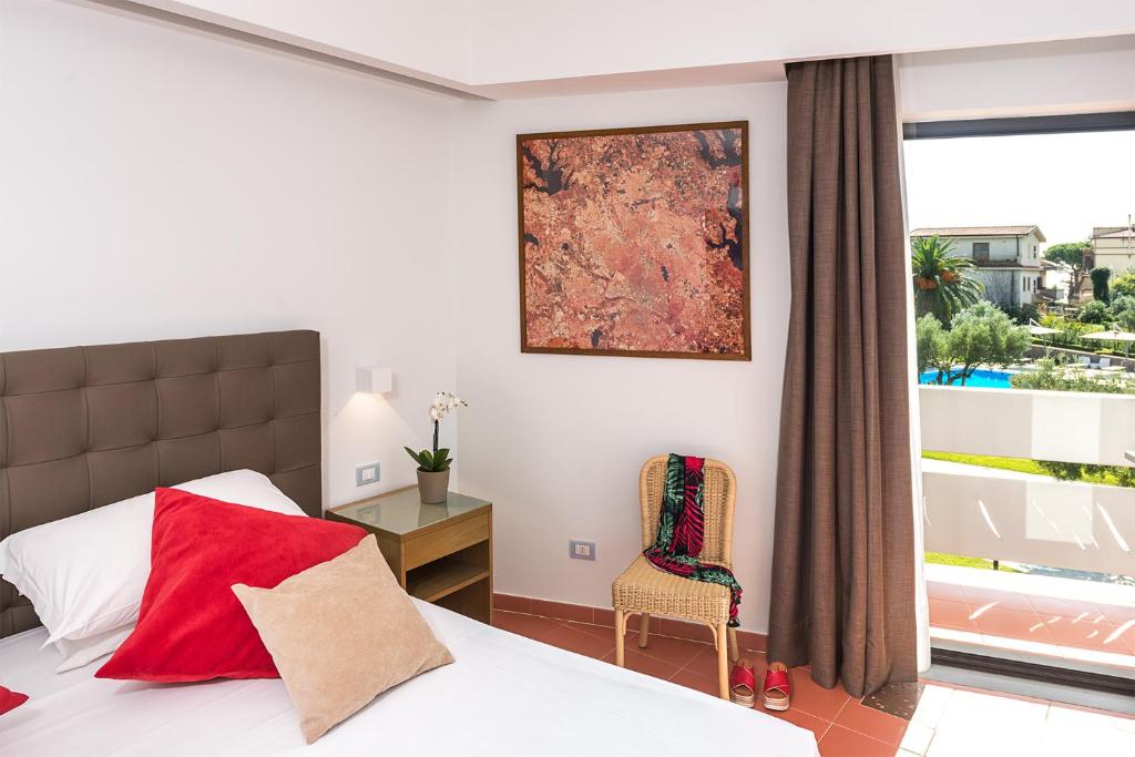 Rada Siri Hotel elegants numurs ar skatu uz dārzu