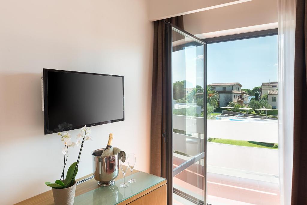 Numurs ar balkonu un skatu Rada Siri Hotel