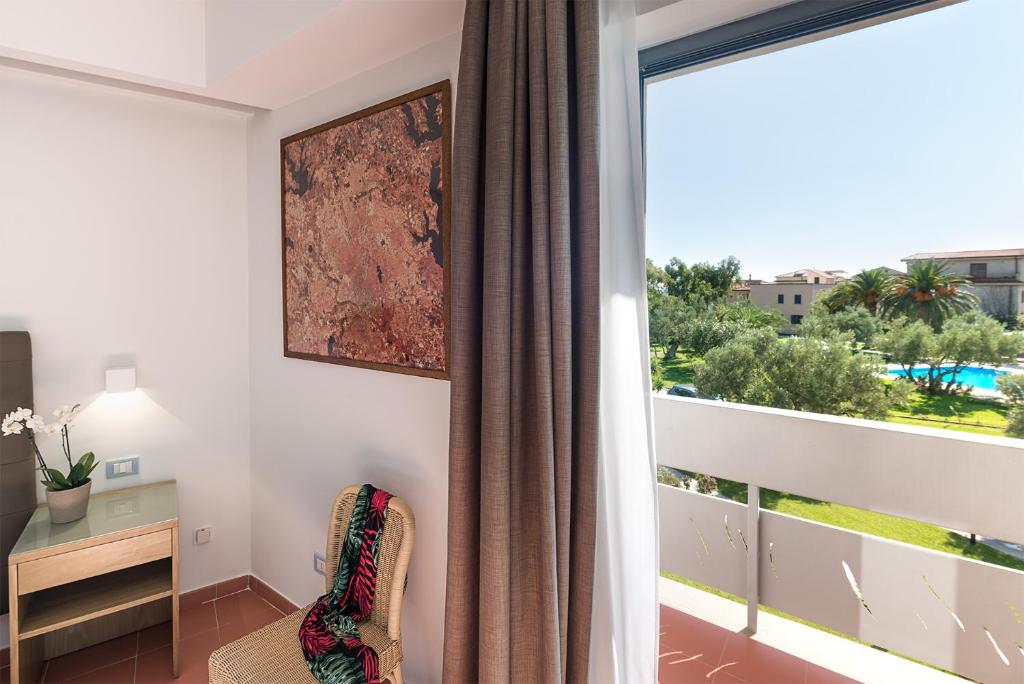 Numurs ar skatu uz dārzu Rada Siri Hotel.