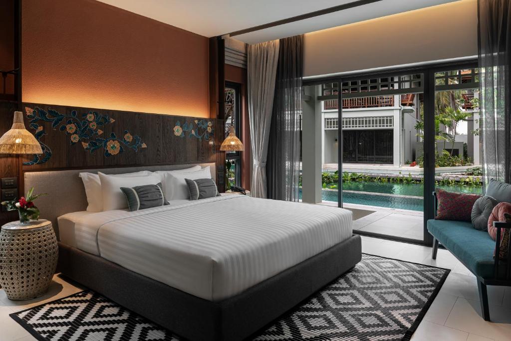 Moderns numurs ar skatu uz baseinu Grand Mercure Khao Lak Bangsak