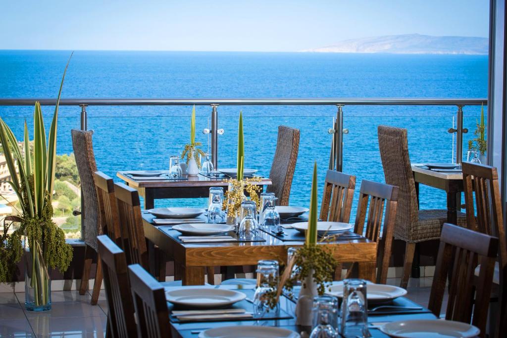 Restorāns ar skatu uz jūru Blue Bay Resort Crete