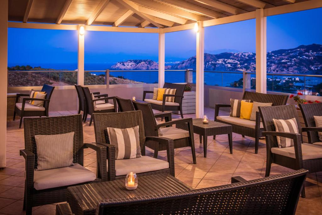 Relaaksējoša terase ar skatu uz jūru Blue Bay Resort Crete