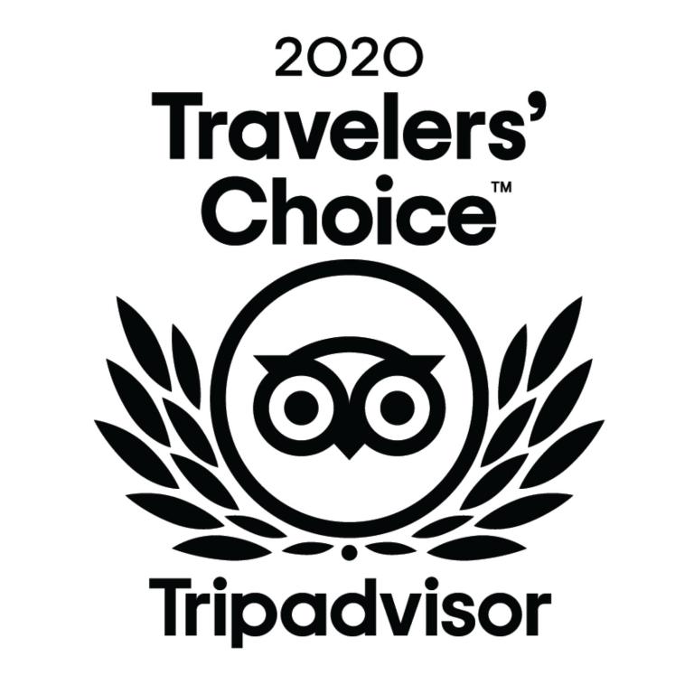 2020. gada "Travelers' Choice" apbalvojums no TripAdvisor, attēlojot stilizētu pūci un lauru zaru.