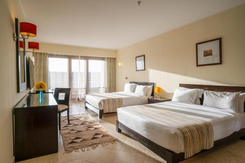 Fort Arabesque Resort plašs, saulains numurs ar divām gultām