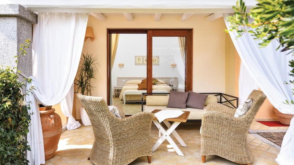 Baia del Porto terase ar skatu uz viesnīcas numuru