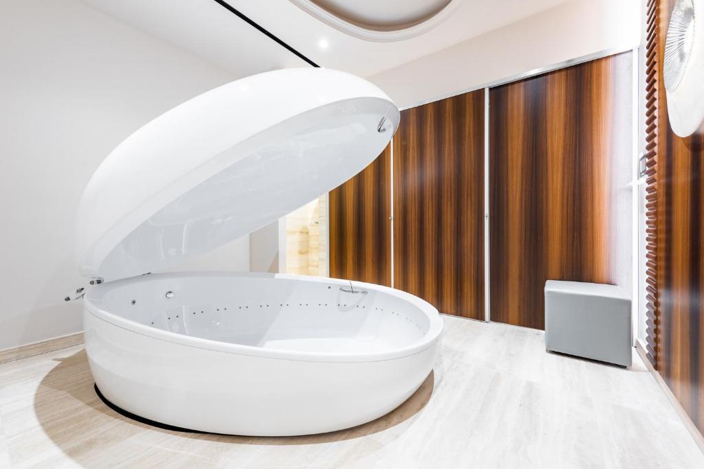 Adams Beach viesnīcas relaksācijas kapsula.