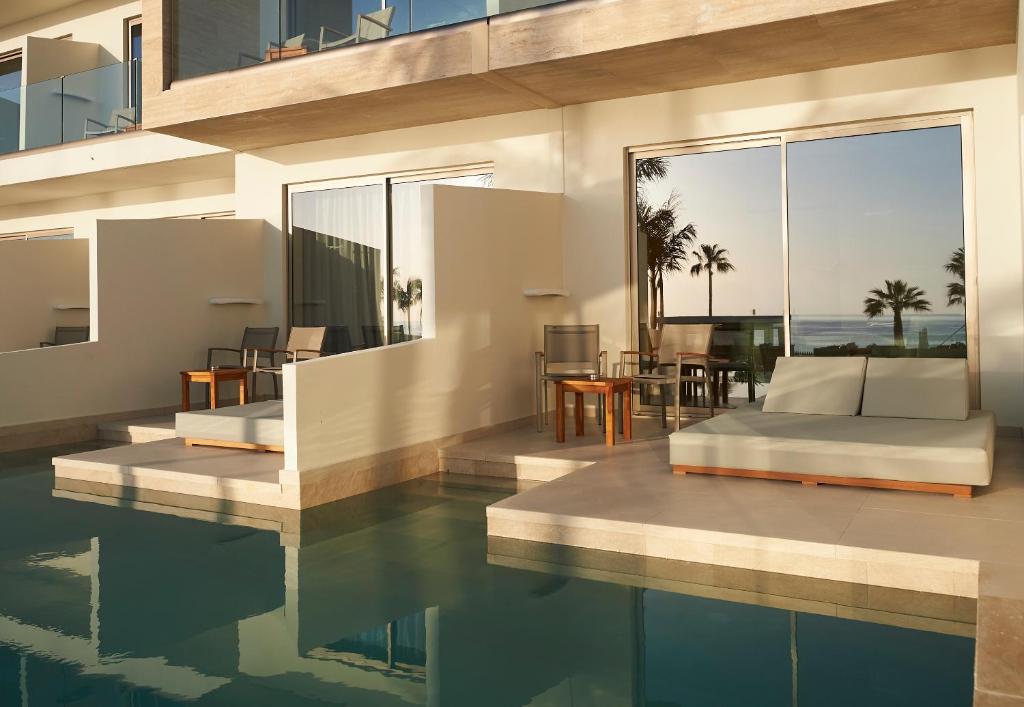 Sunrise Jade terase ar privātu baseinu un skatu uz jūru