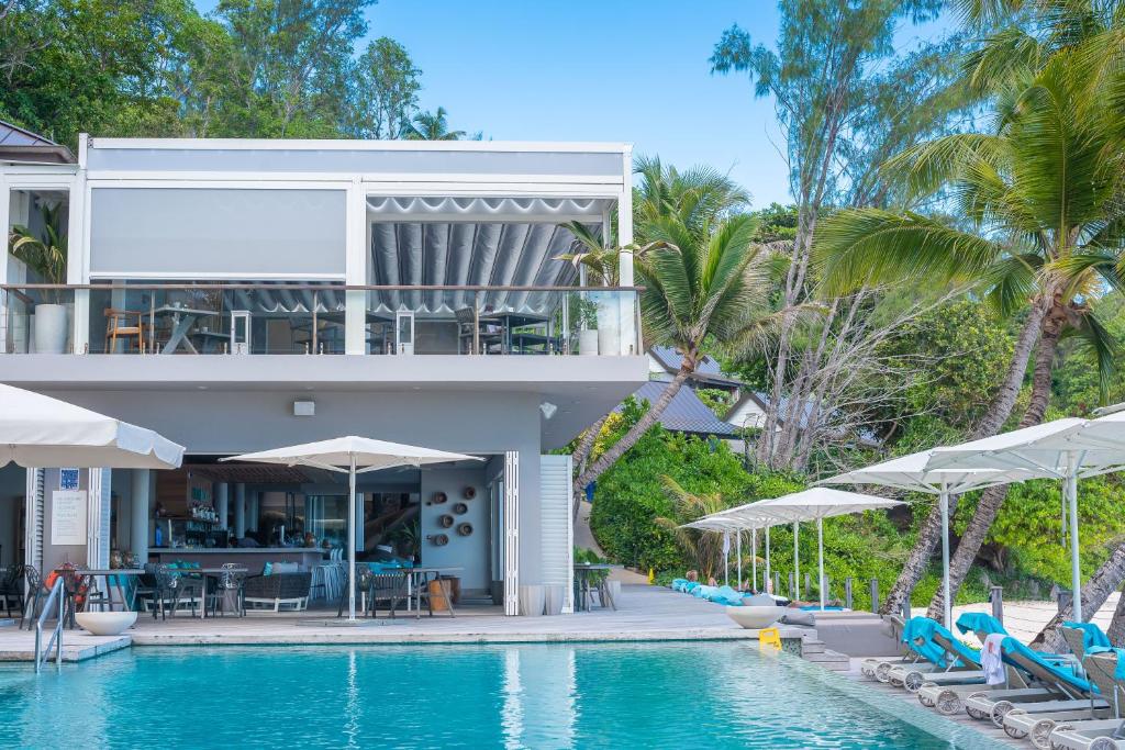 Mūsdienīga pludmales viesnīca ar baseinu un terasi, ievērojami apzaļumota apkārtne un palmām. Ideāla vieta atpūtai un relaksācijai.