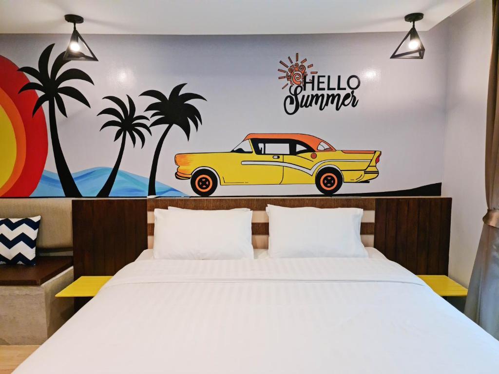 Mūsdienīgs guļamistabas interjers ar spilgtu 