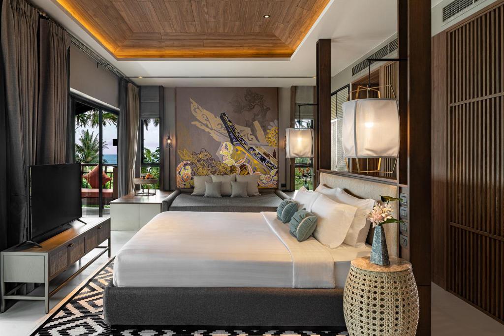 Mūsdienīgs numurs ar skatu uz dabu Grand Mercure Khao Lak Bangsak.