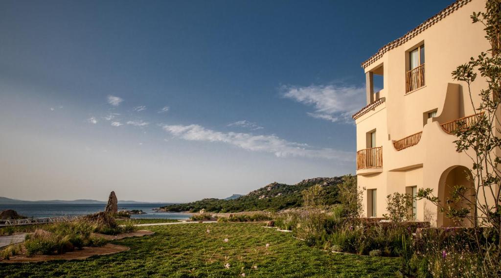 Cala Cuncheddi viesnīca piekrastē ar skatu uz jūru