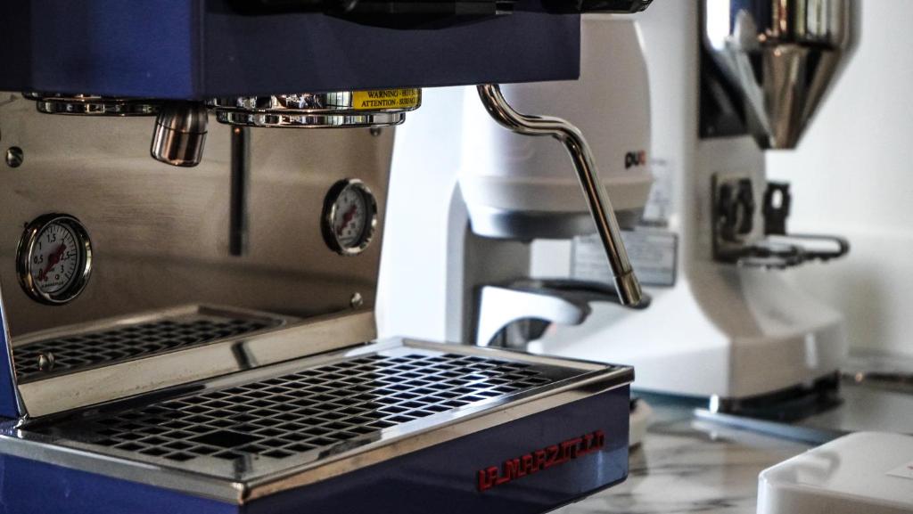 Kafijas automāts Sugar Marina Nautical viesnīcā, kas nodrošina izcilu kafiju.