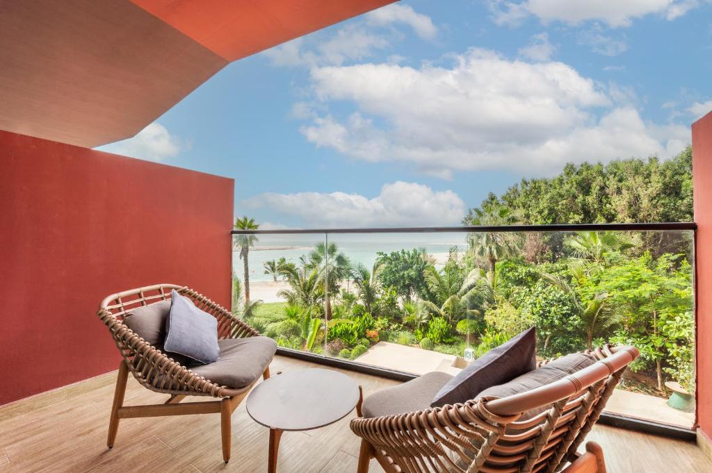 Voco Monaco Dubai balkons ar skatu uz jūru