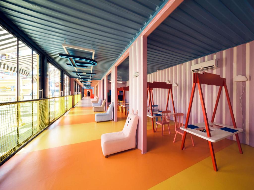 Selectum Family Resort Belek moderns un krāsains interjers