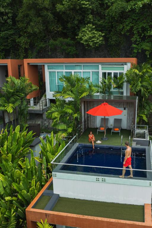 Novotel Phuket Kamala Beach numurs ar privātu baseinu piekrastē.