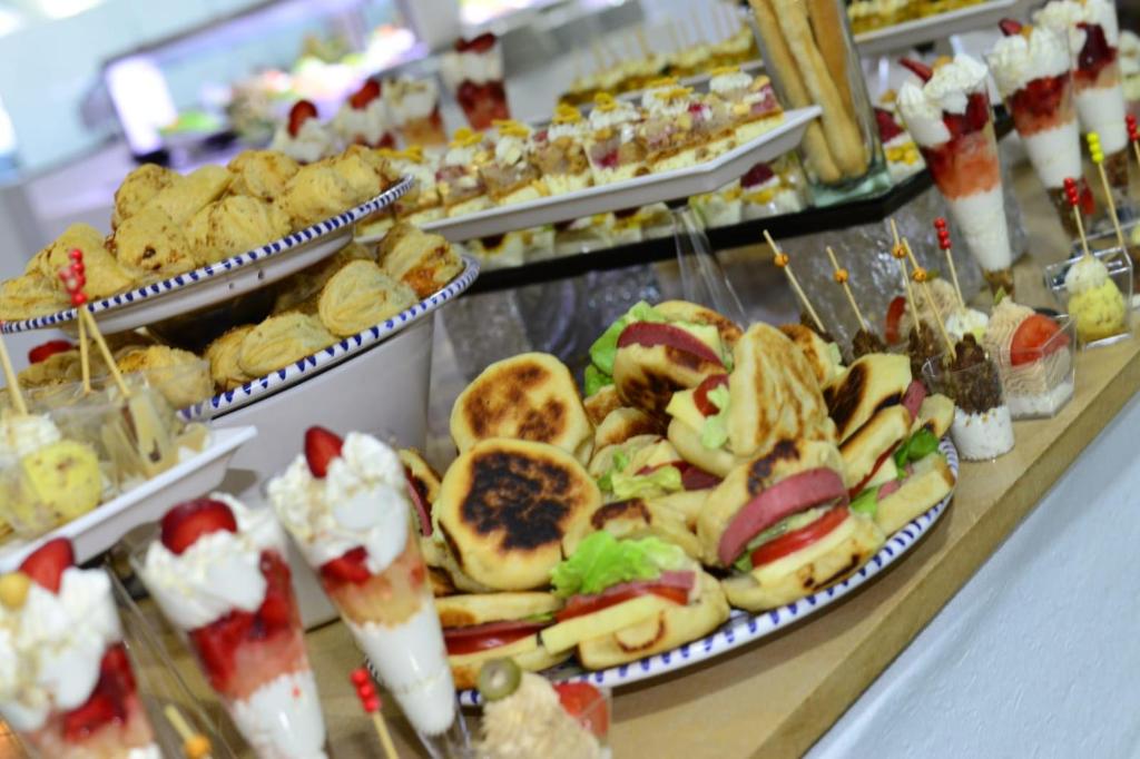 Izsmalcināts bufetes galds viesnīcā One resort aqua park & spa