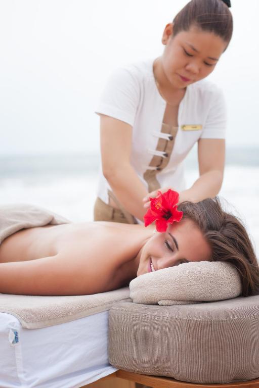Relaksējoša masāža pie jūras The Cliff Resort & Residences.