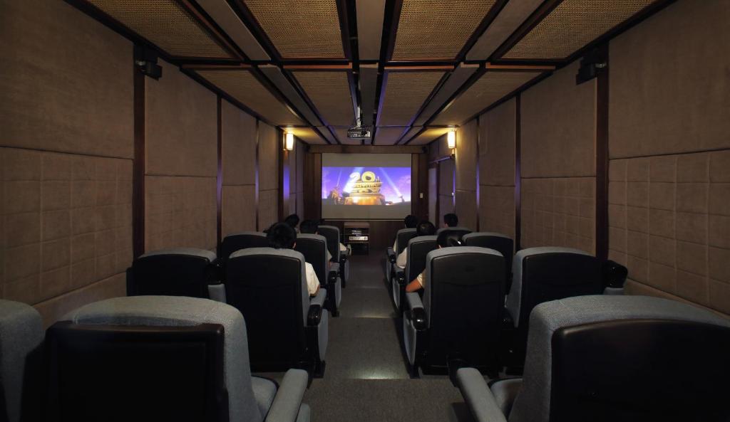 The Cliff Resort & Residences viesnīcas kinoteātris ar ērtām sēdvietām.