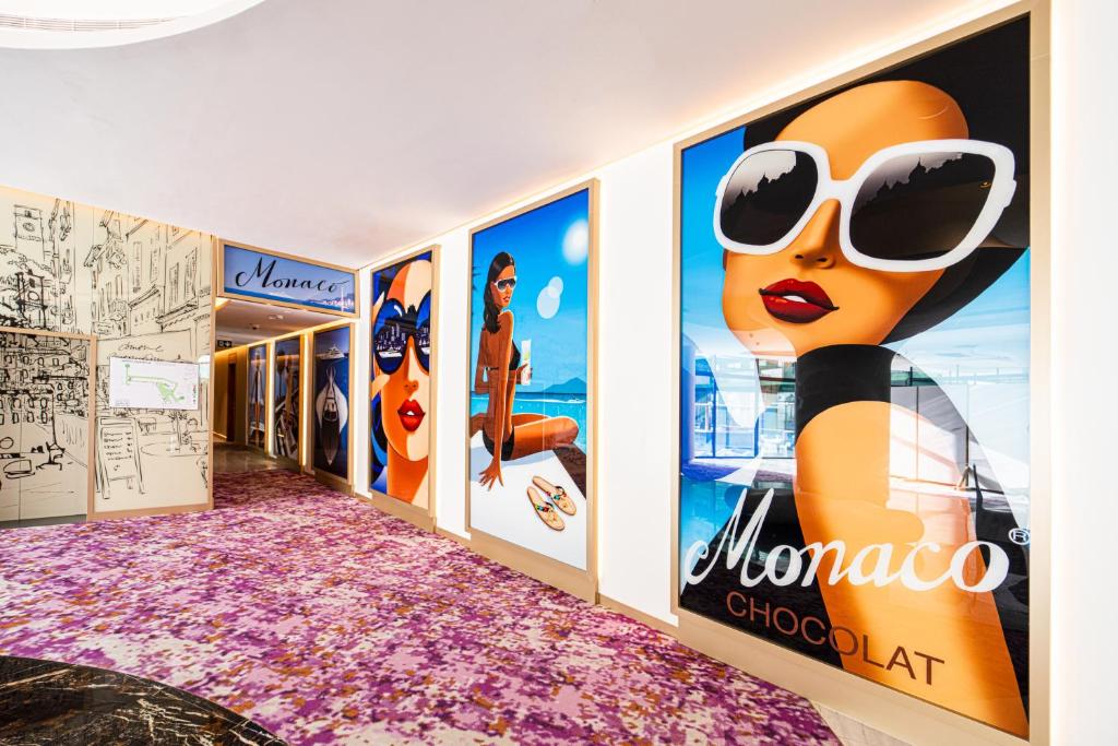 Voco Monaco Dubai koridora mākslinieciskās sienu gleznas