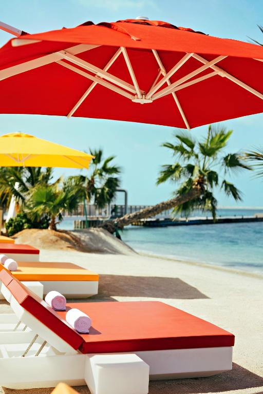 Pludmales atpūtas zona Voco Monaco Dubai.