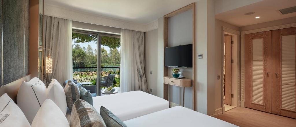 Numuri ar divām gultām un skatu uz dārzu, Ela Excellence Resort Belek