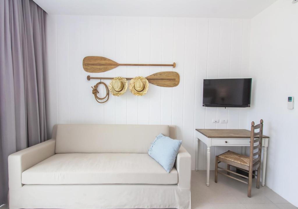Mūsdienīgs numurs ar dīvānu un TV, Marina Express Fisherman Aonang