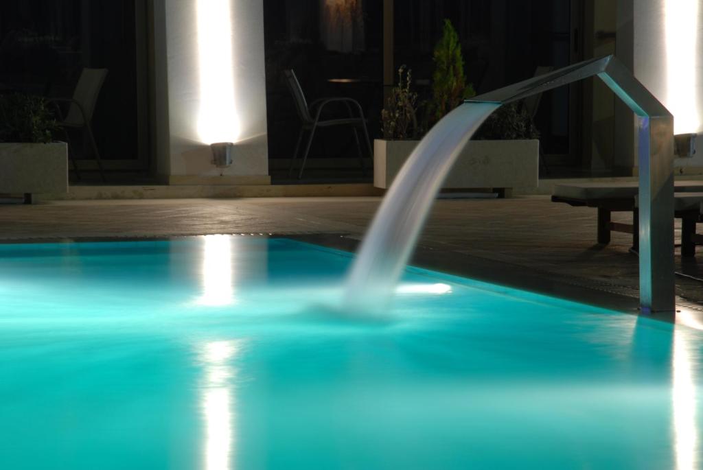 Albatros Spa & Resort baseins ar gaismas efektu