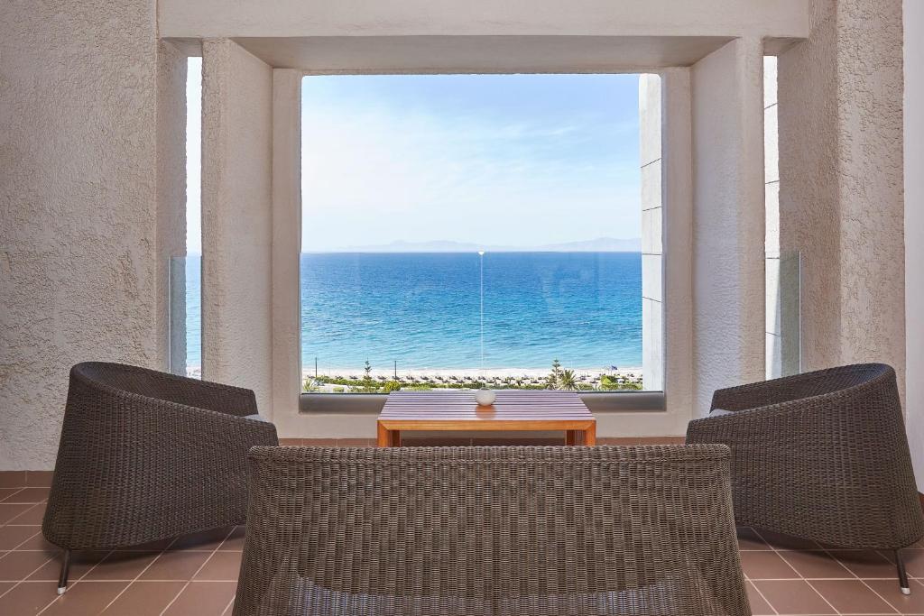 Skats no terases uz jūru pie Sheraton Rhodes Resort.