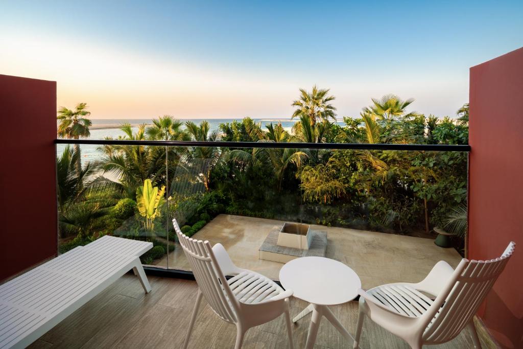 Voco Monaco Dubai balkons ar skatu uz okeānu