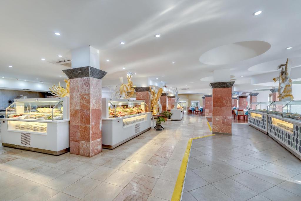 Asteria Collection Side restorāna interjers ar bufetes staciju