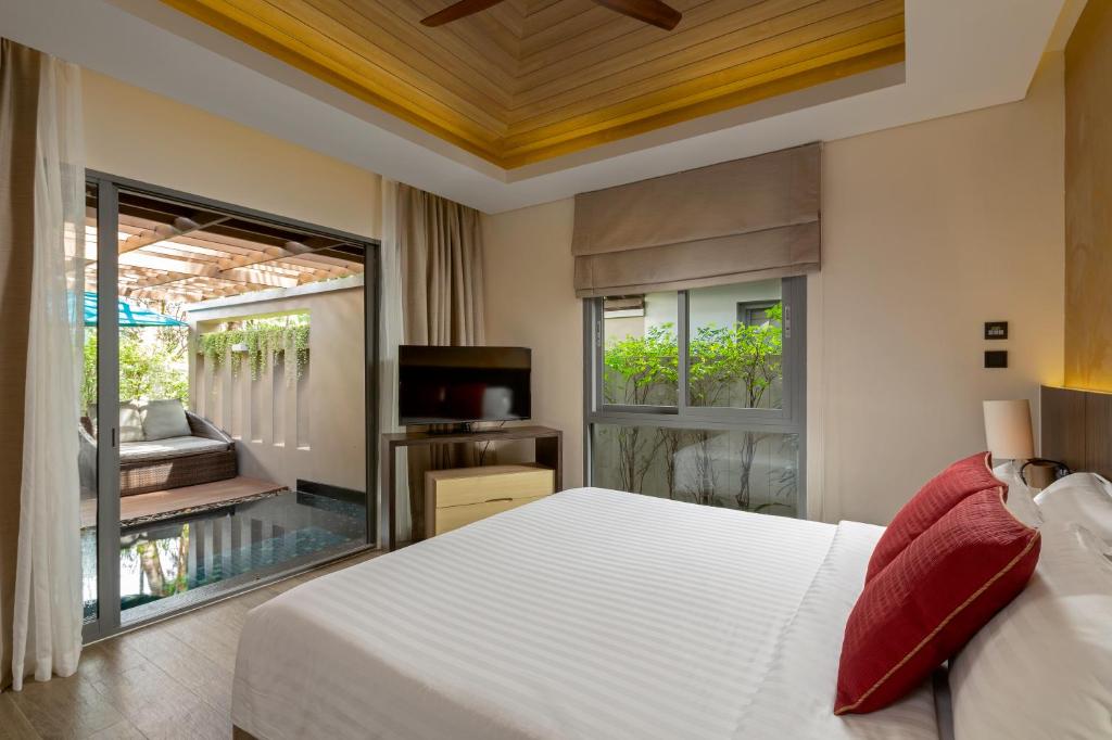Moderns numurs ar terasi pie Grand Mercure Phuket Patong