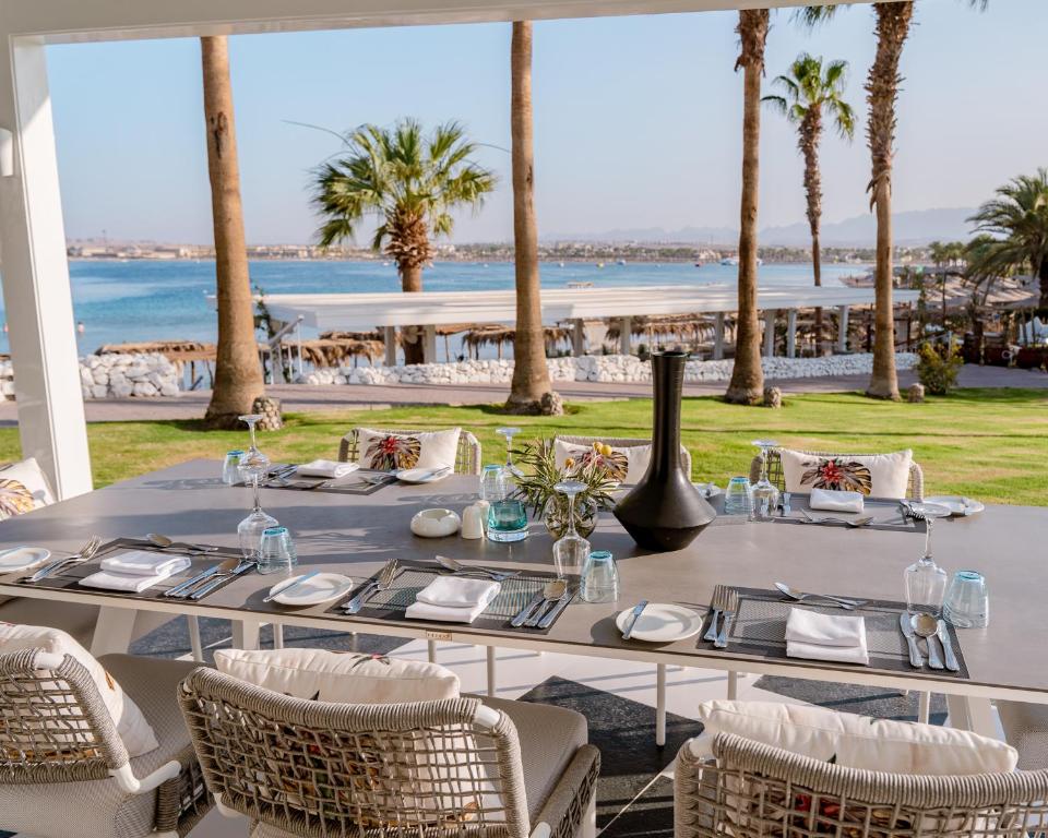 Fort Arabesque Resort, Spa & Villas terase ar skatu uz jūru