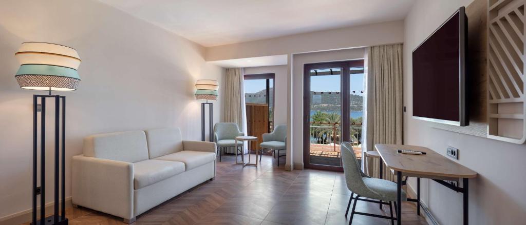 Grezns numurs ar modernu dizainu viesnīcā DoubleTree by Hilton Bodrum Isil Club Resort