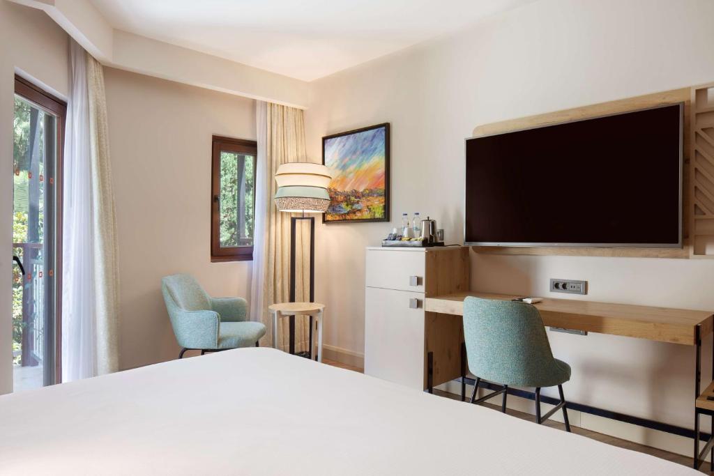 Numurs DoubleTree by Hilton Bodrum Isil Club Resort ar moderno interjeru